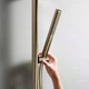 Ручний душ Hansgrohe Pulsify S 100 1jet EcoSmart Polished Gold Optic (24125990) - изображение 3