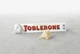 Шоколад білий Toblerone White 100 г з медом мигдалем солодощі плитка швейцарська - зображення 8
