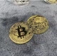 Сувенірна монета Біткоін (Bitcoin) Золотистого кольору - зображення 4