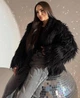 Женская укороченная шуба свободного кроя из экомеха лама размер onesize 42-48 черный IB 80109 - изображение 14