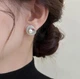 Женские сережки с бусинами и стразами 1.8 см jewelrу Серебристые - изображение 2