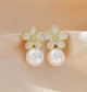 Женские сережки "Цветы" 2.7 см jewelry Белые - изображение 3