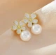 Женские сережки "Цветы" 2.7 см jewelry Белые - изображение 5