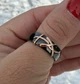 Жіноча каблучка переплетіння чорна кераміка (золото 585п) 7мм 17–22р Ceramic Cross Line GONCHAR & CO. ювелірний сплав — Розмір каблучки: 18р - изображение 3