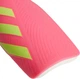 Щитки футбольні дитячі Adidas Tiro Club розмір M Рожево-лимонні (4068801455432) - зображення 3