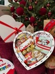 Корзина сладостей с набором шоколадных конфет разных вкусов и яркой подарочной упаковкой, для подарка маме и встречи Нового года - изображение 7