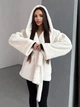 Женская шуба Soft с капюшоном свободного кроя молочная 42-48 - изображение 1