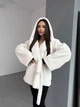Женская шуба Soft с капюшоном свободного кроя молочная 42-48 - изображение 15