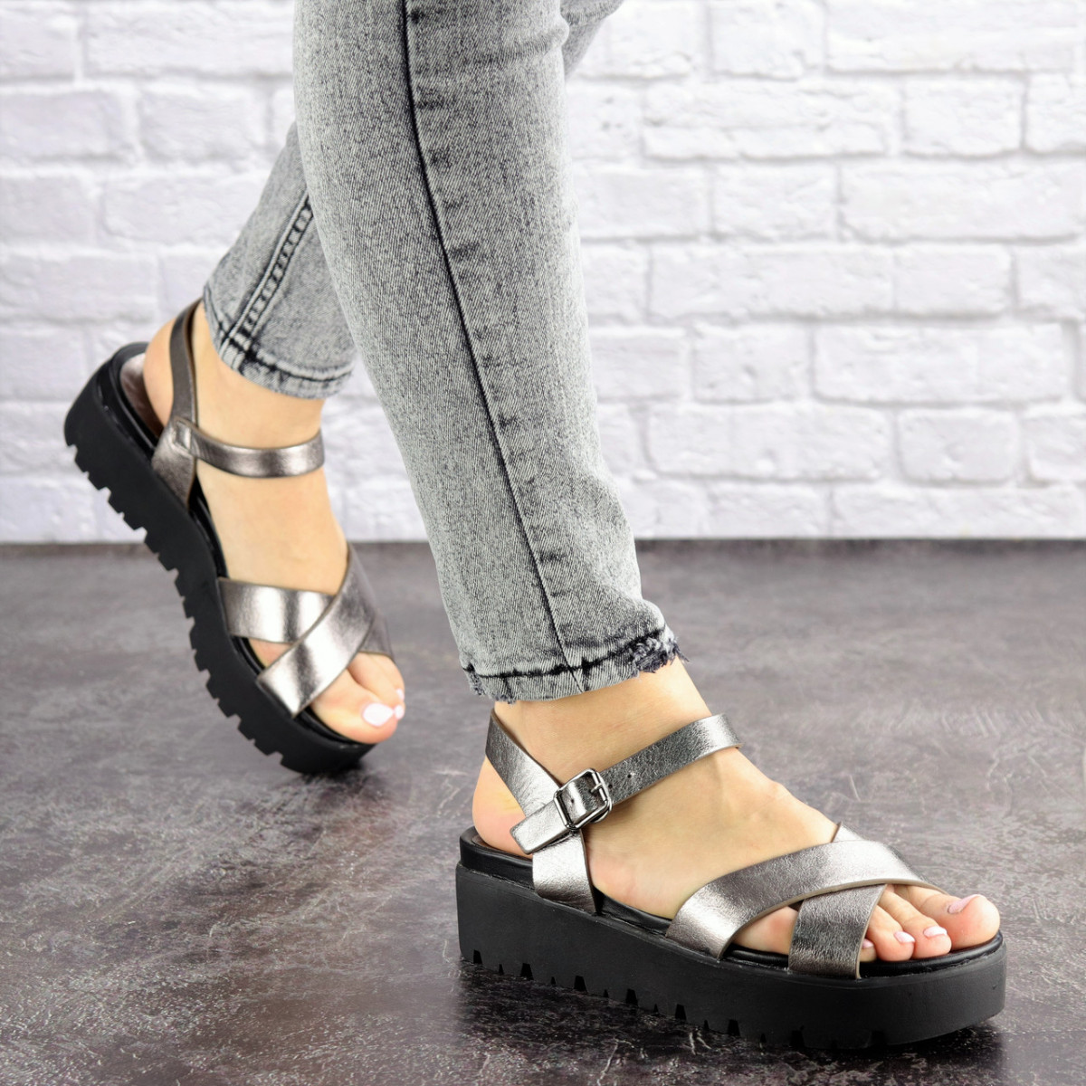 

Женские сандалии на танкетке Fashion Iris 1649 36 размер 23 см Серый