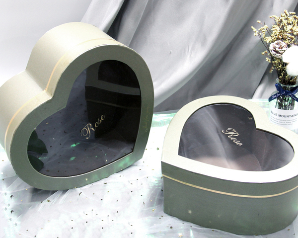 

Набор подарочных коробок Ufo картонных 2 шт Лиловых (56201-004 Набор 2 шт LILAC серд.)