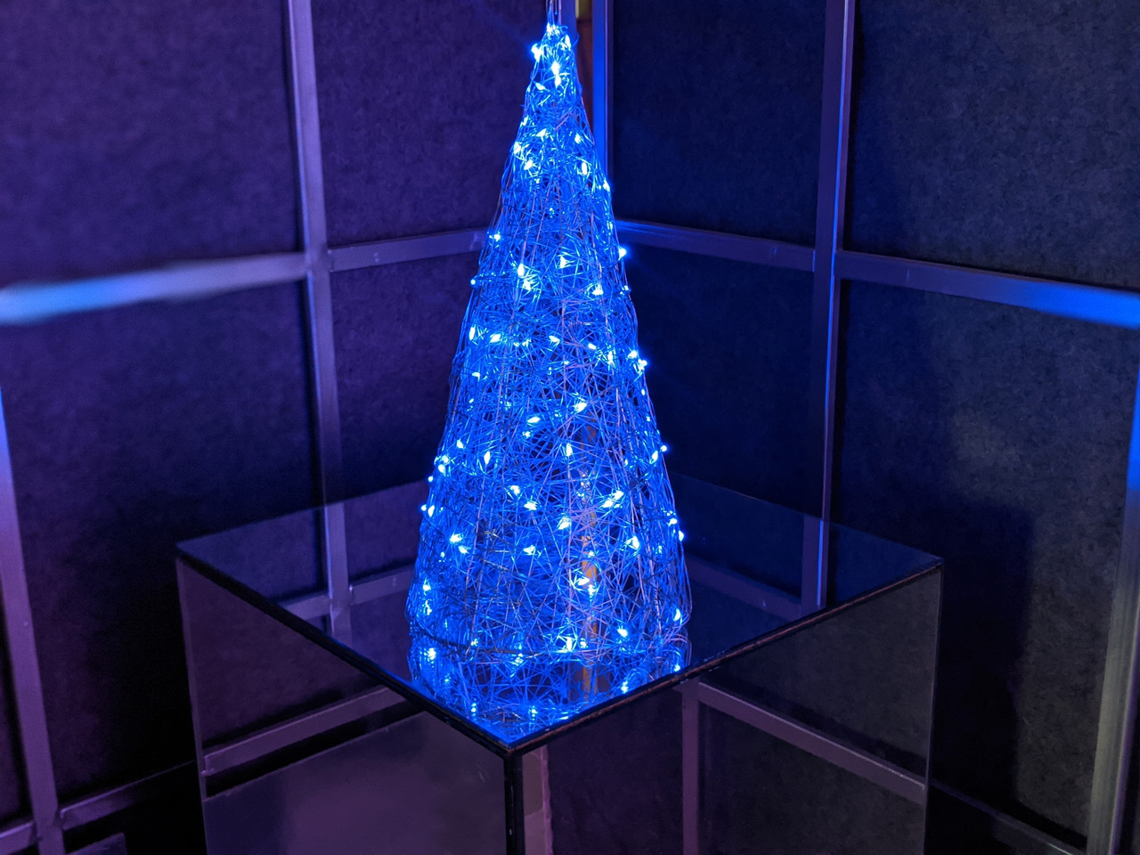 

Елка металлическая с гирляндой, железная, лофт, loft, питание от батареек, 100 LED, 38 см., настольная 7213