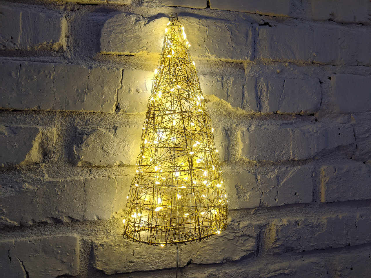 

Елка металлическая с гирляндой, железная, лофт, loft, питание от USB, 100 LED, 38 см., настенная 5897