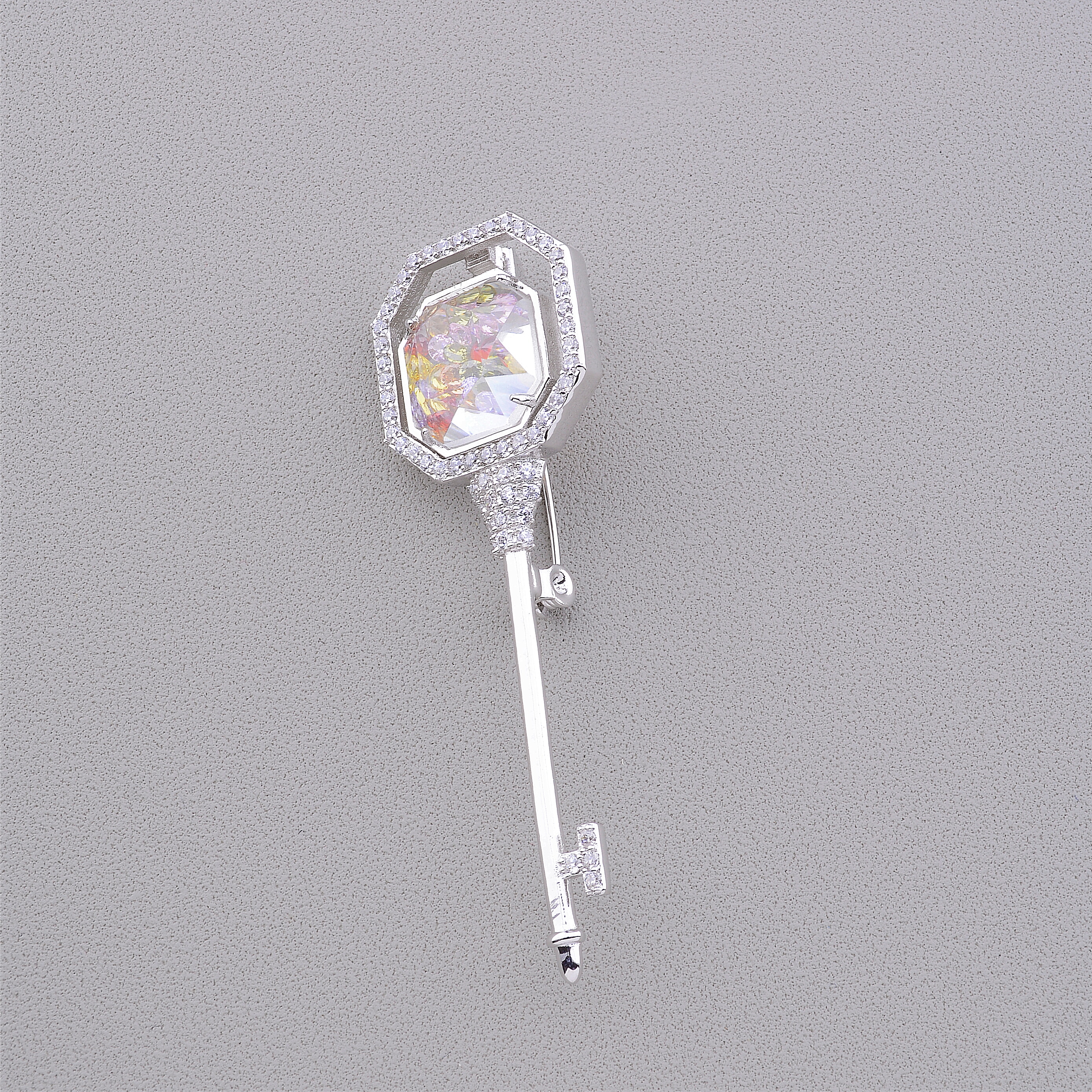 

Брошь Фианит 'Saiya' (родий) 047633