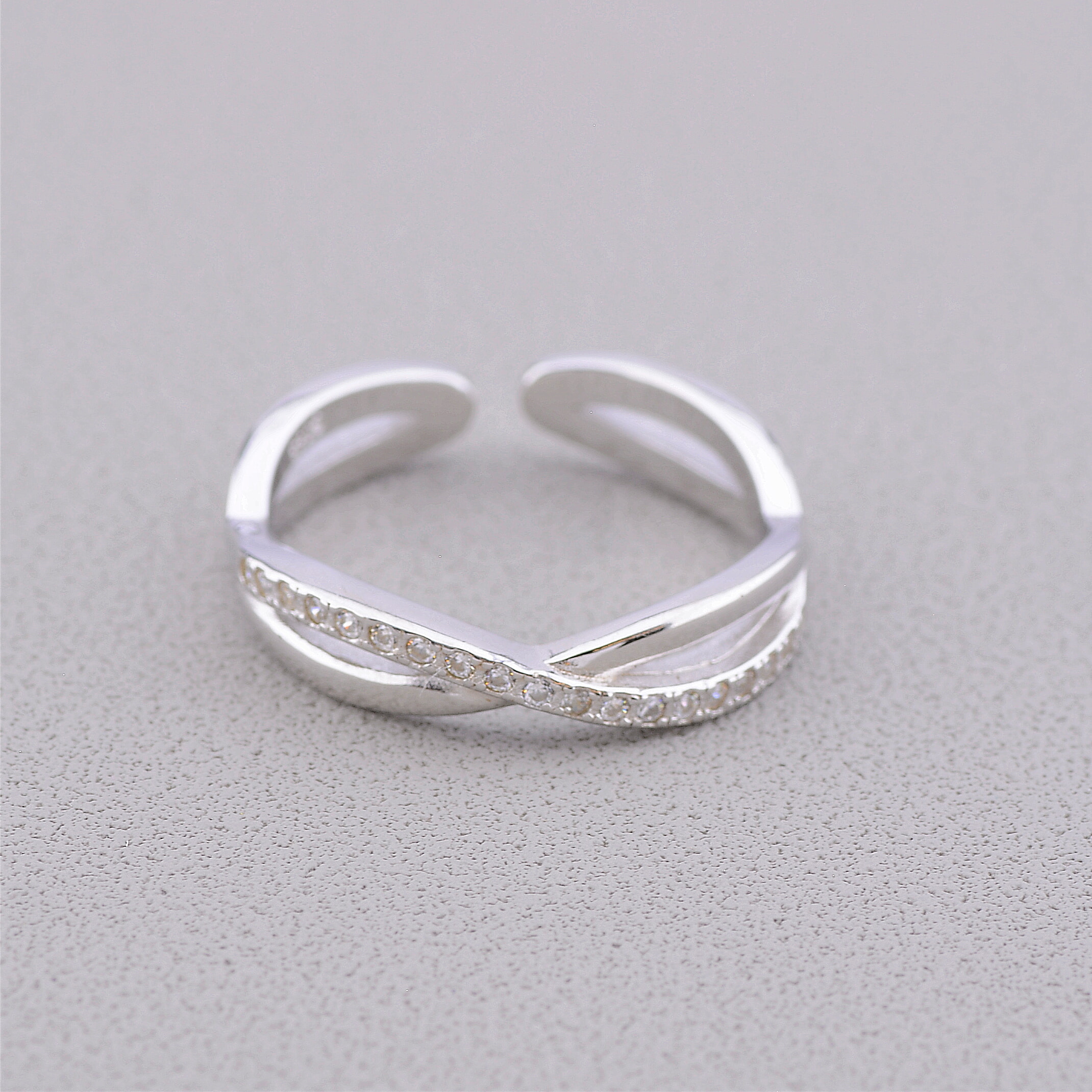 

Кольцо Фианит (Серебро(925)) 054997-999