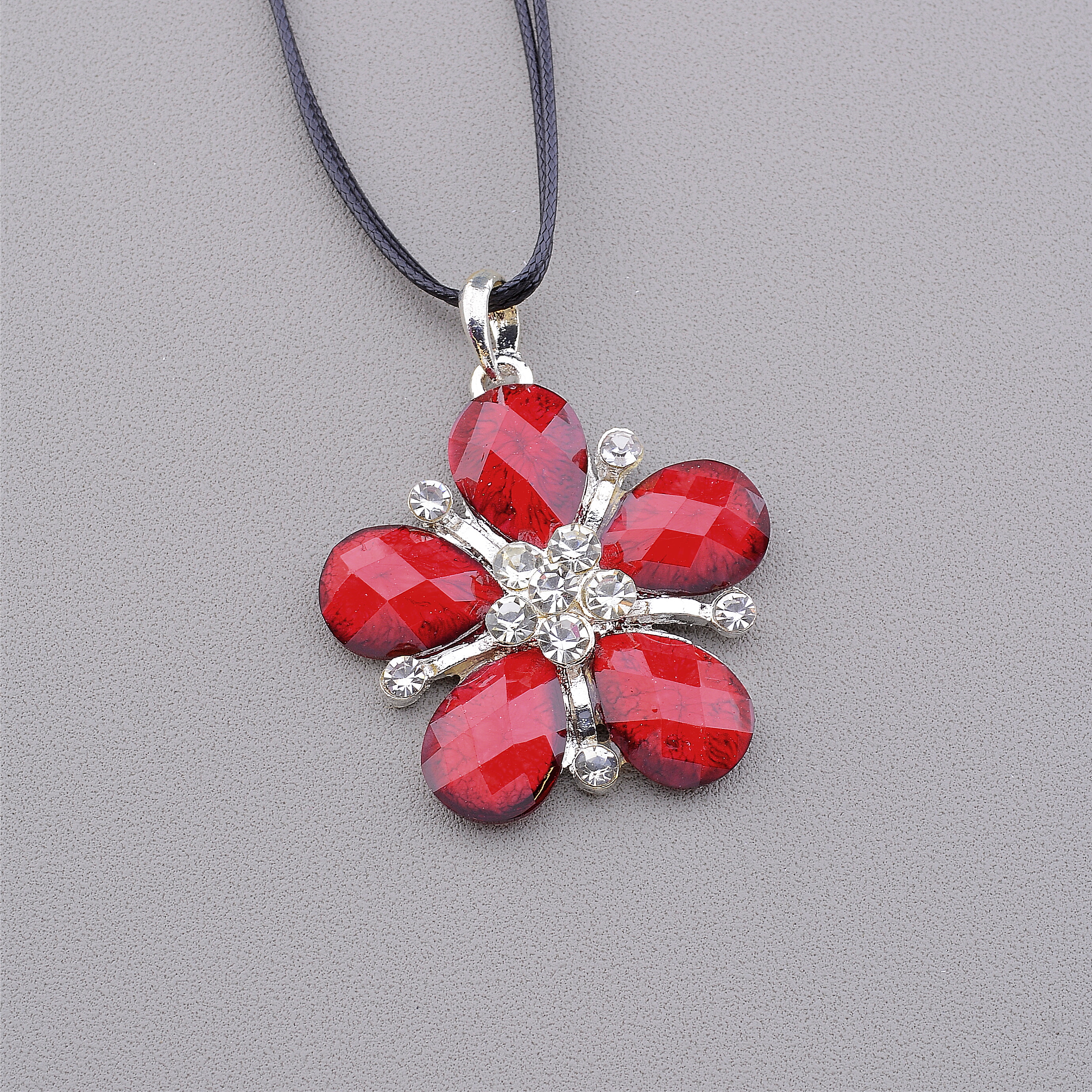 

Подвеска Стразы 46 см. 006252