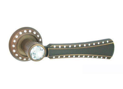 

Ручки на розетах USK Diamond Br 73174 CF