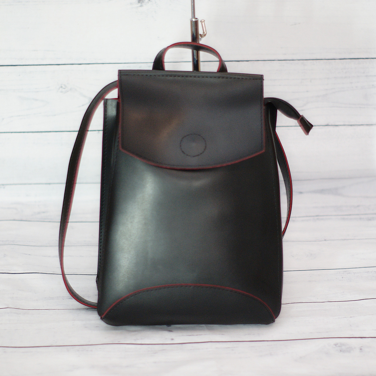 

Женская сумка-рюкзак Украина ТД черная с красным ( IBG017BR )