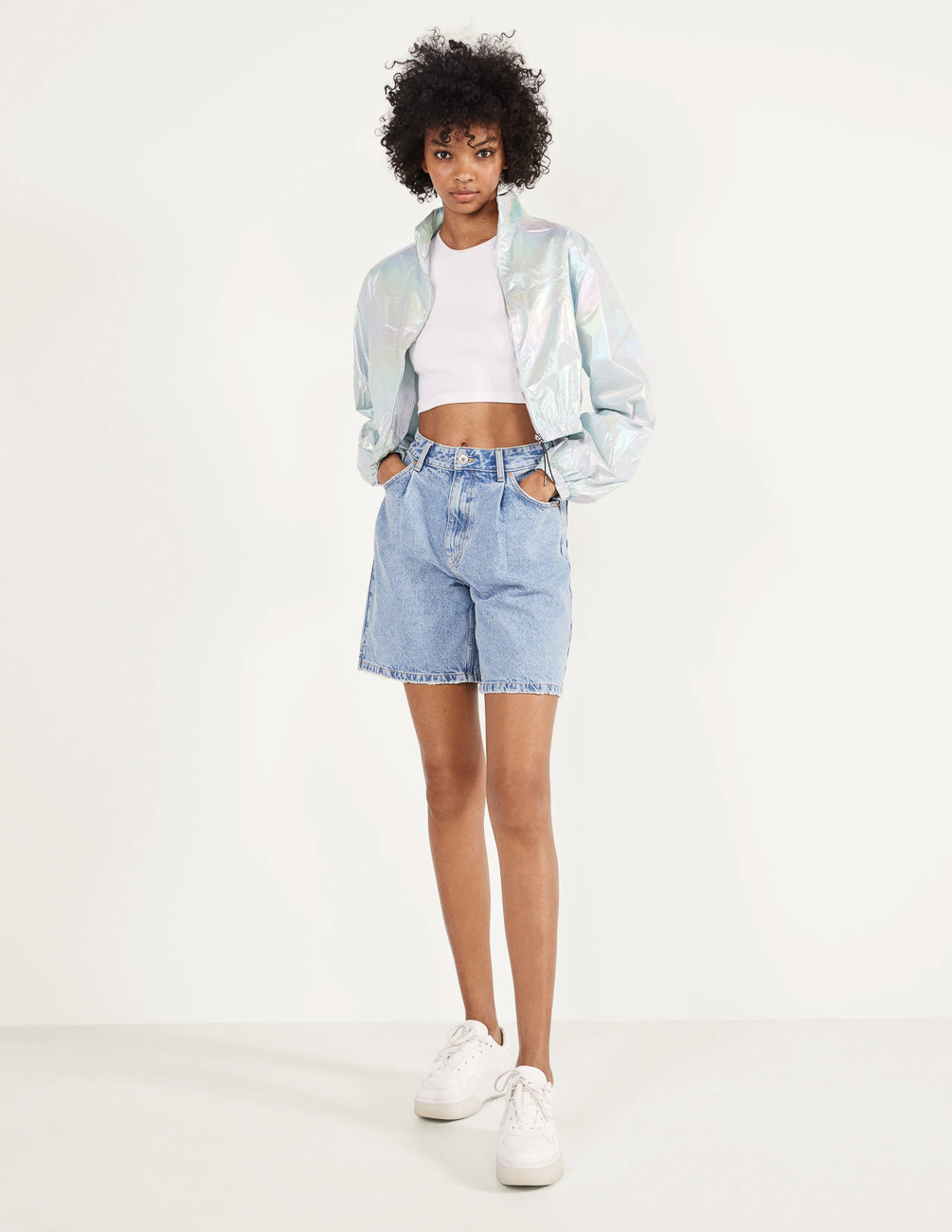 

Ветровка Bershka Ж1055502 (1249/551/406) цвет голубой S