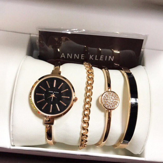 

Подарочный набор 4 предмета в подарочный упаковке ANNE KLEIN Black