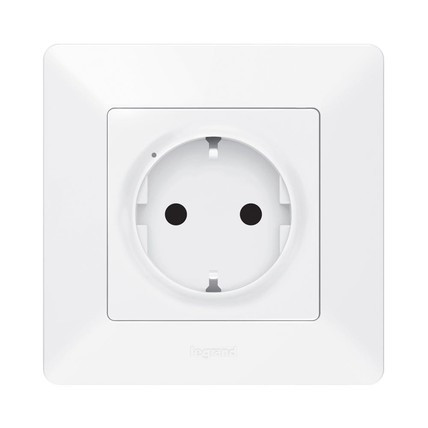 

Valena Life with NETATMO. Умная розетка 2К + З 16А 230В. Белый