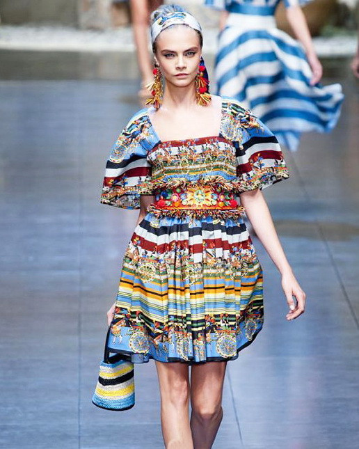 

Платье DolceGabbana L разноцветное OB90088