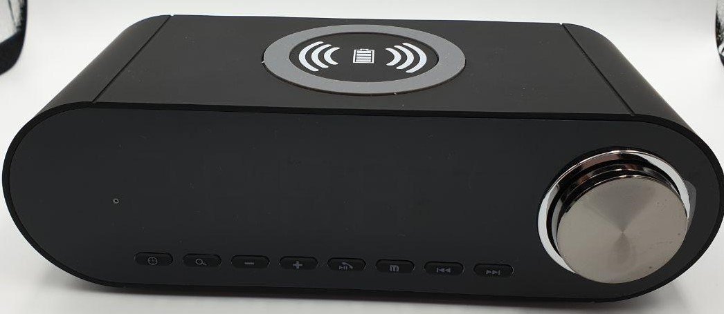 

Беспроводная зарядка с Bluetooth-динамиками и часами QinetiQ 3.000