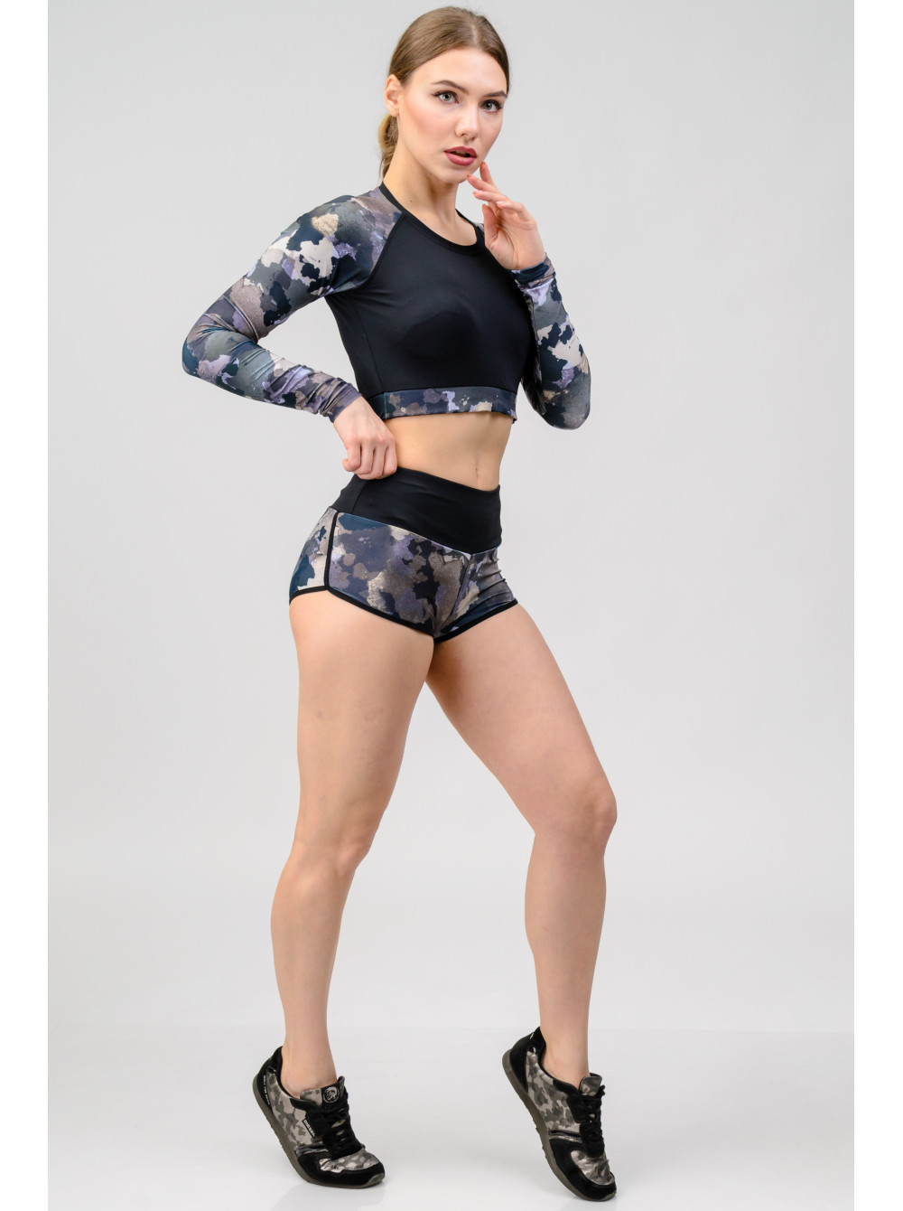 

Спортивный комплект женский (рашгард и шорты) Go Fitness 80099 размер 46-48