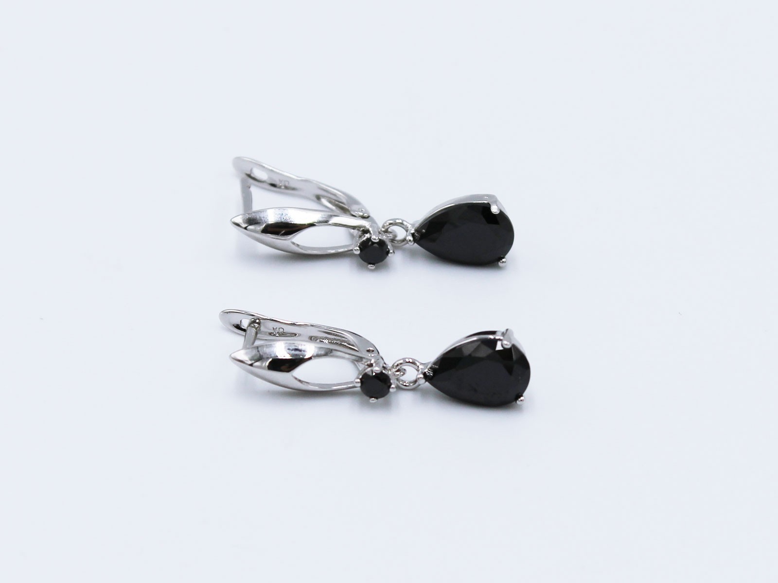 

Серьги классические Xuping черные (E-51-6)
