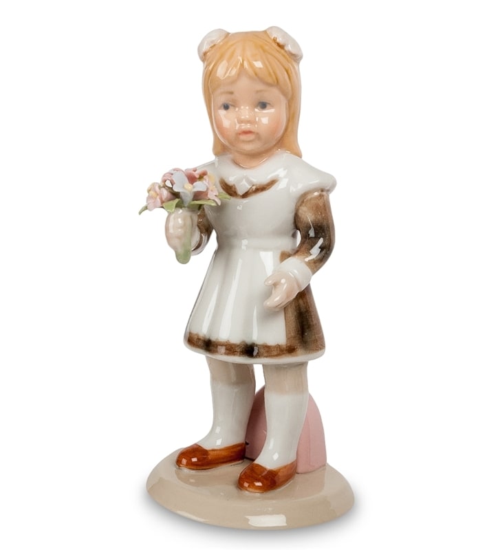 

Фигурка Pavone CMS-58/ 4 Девочка Школьный праздник