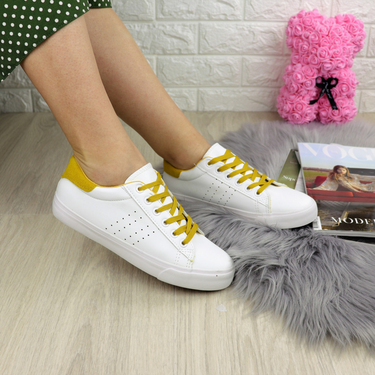 

Женские кроссовки Shoes Karol 38 (24,5 см) 1223 белые