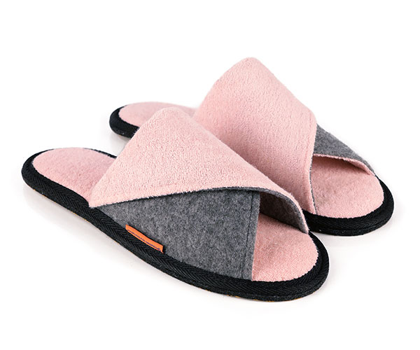 

Тапочки FeltFabricDesign из войлока и махры розовая М1