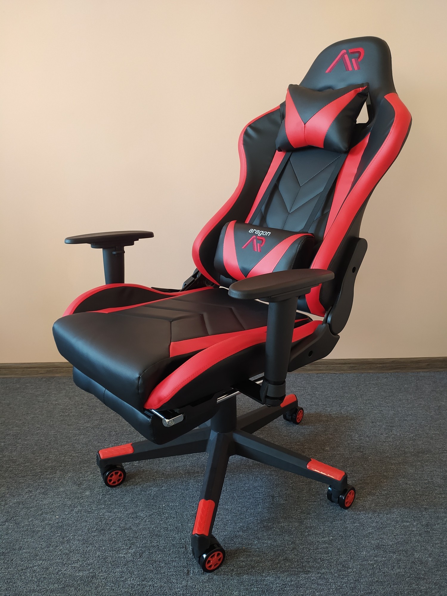 

Кресло геймерское ARAGON RED + игровой коврик в подарок