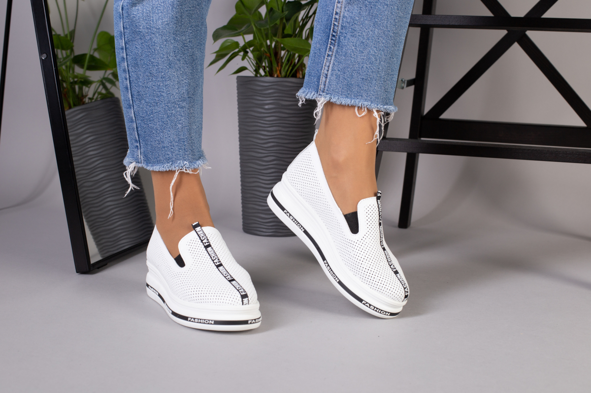 

Женские слипоны с перфорацией Fashion Mokasin UA 9004/40 Белый