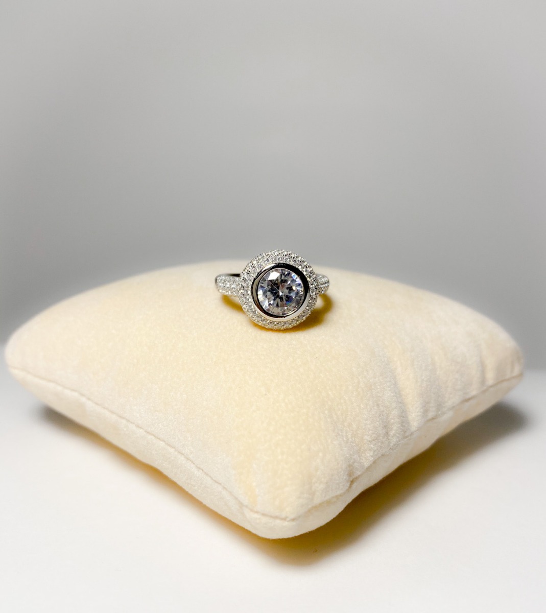 

Кольцо из серебра Adali перстень с кубическим цирконием 17 мм