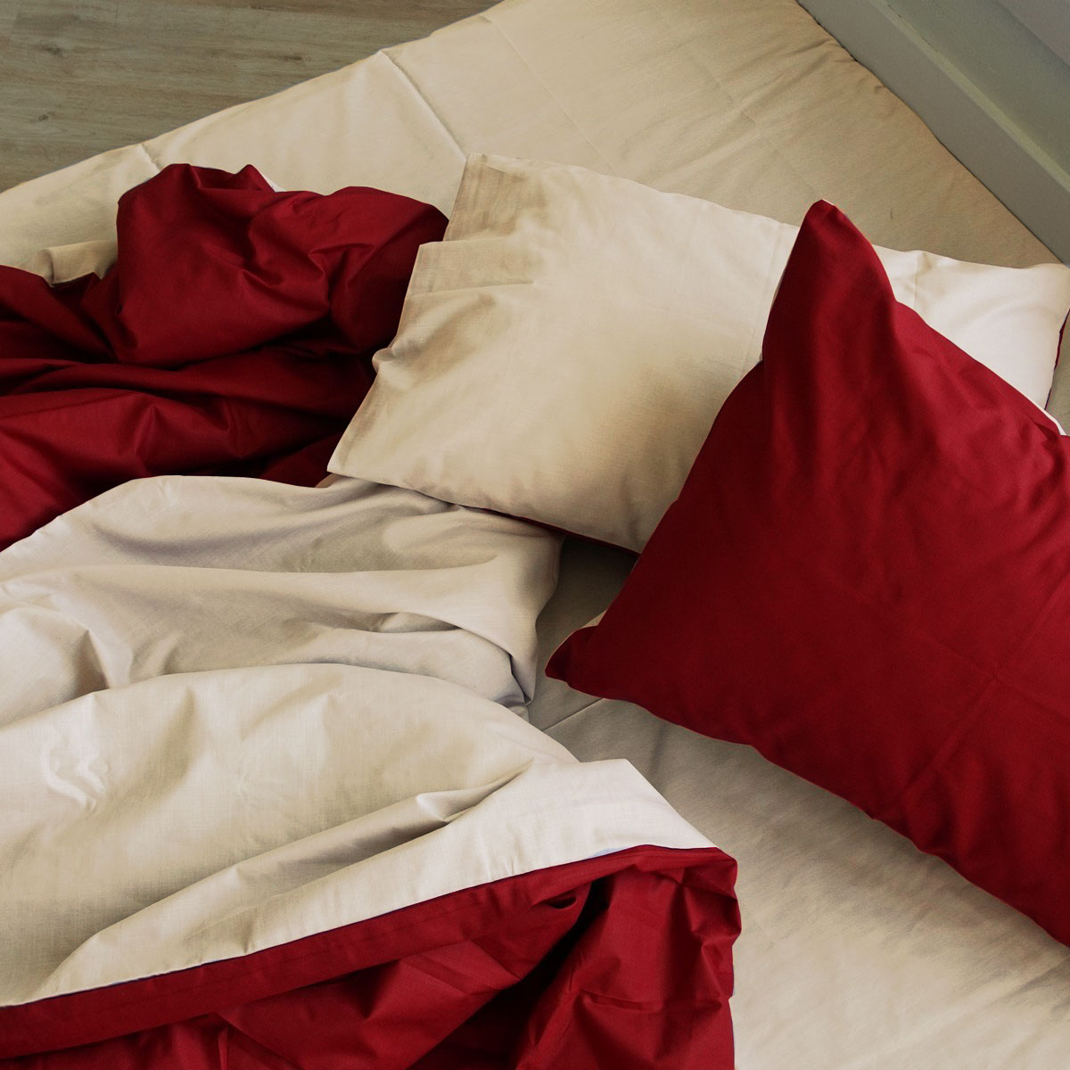 

Однотонное бежевое с красным постельное белье MDreams 2-спальный 200х220