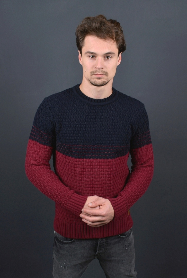 

Мужской свитер DressCode Турция 70% шерсть L бордо/тёмно-синий 24940