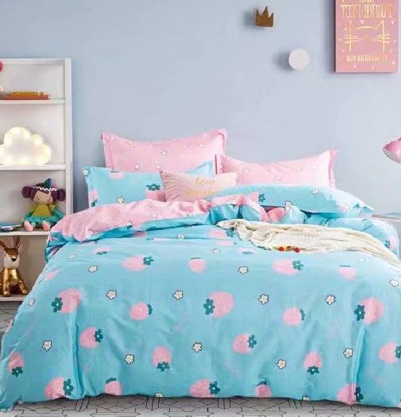 

Постельное белье CottonTwill Сатин Клубника 1-спальный Голубой с розовым 145x215 см ( FB5800CT)
