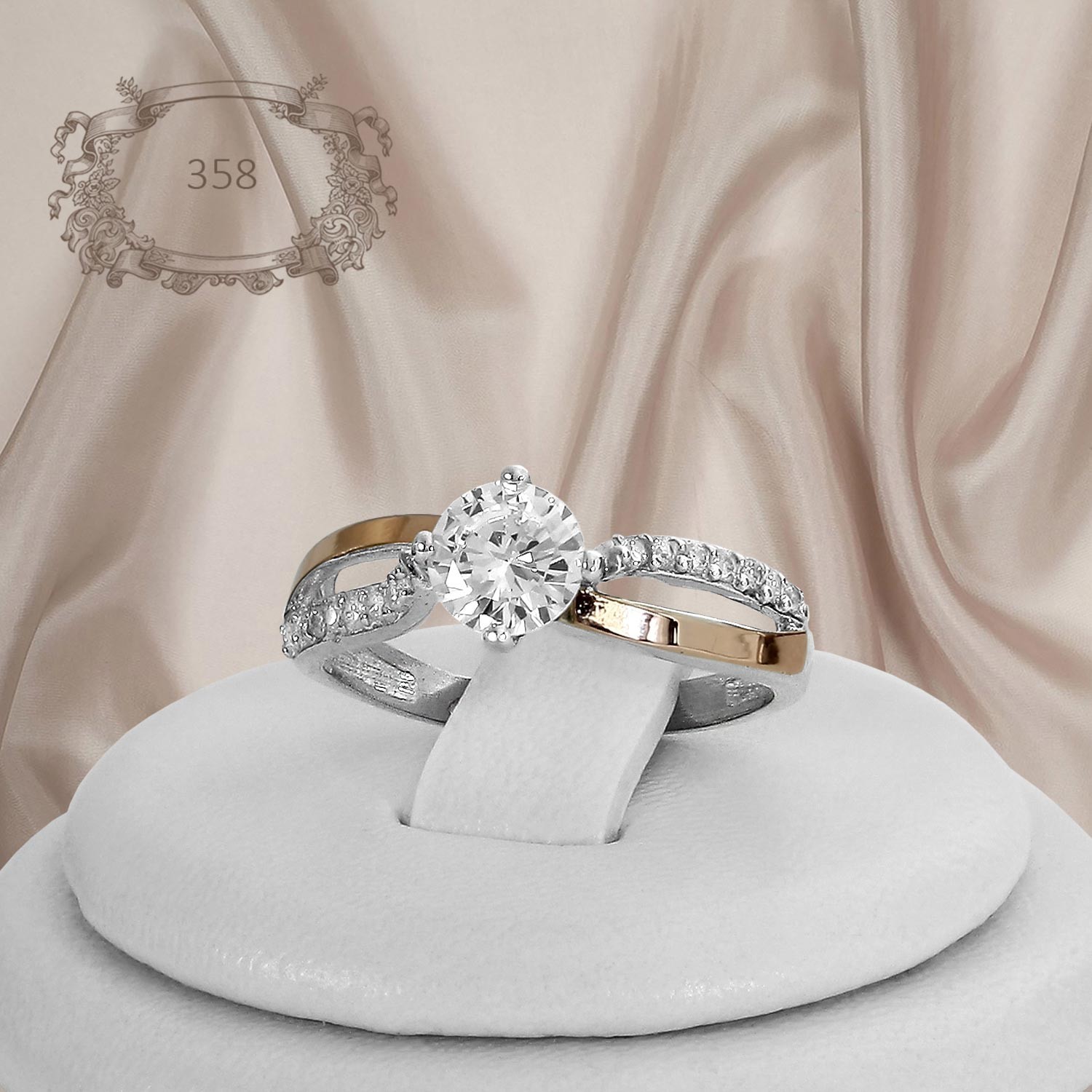 

Женское кольцо из серебра 925 пробы с золотыми пластинами 375 пробы и белыми фианитами "358" 16.5 размер