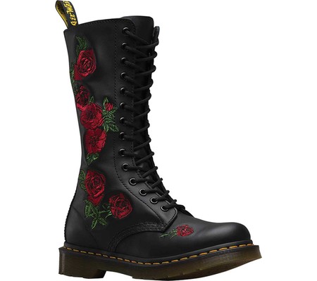 

Женские ботинки Dr. Martens Embroidery Vonda 14 Eye Boot Black Softy T 36