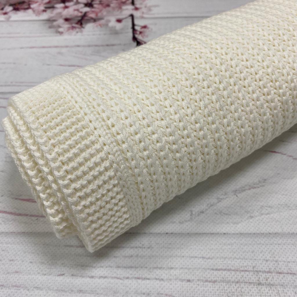 

Плед вязаный тонкая косичка молочный Lukoshkino