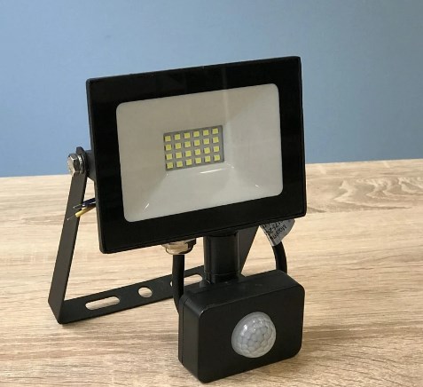

Прожектор LED 30w 6500K IP65 2400LM LEMANSO 175-265V с датчиком чёрный/ LMPS37