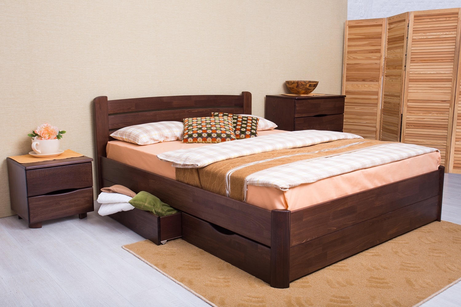кровать софия из массива дерева
