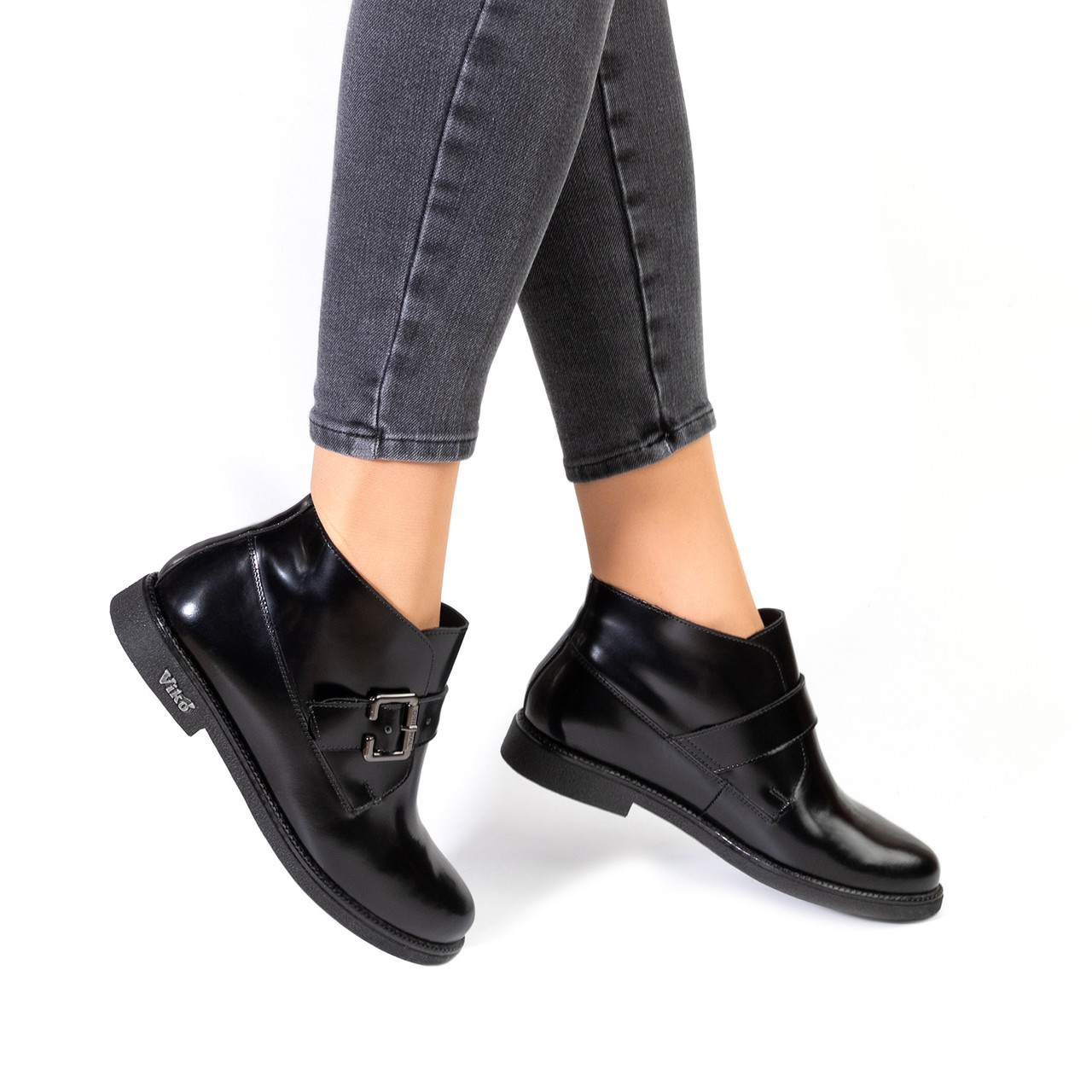 

Ботинки женские Woman's heel 40 черные (O-616)