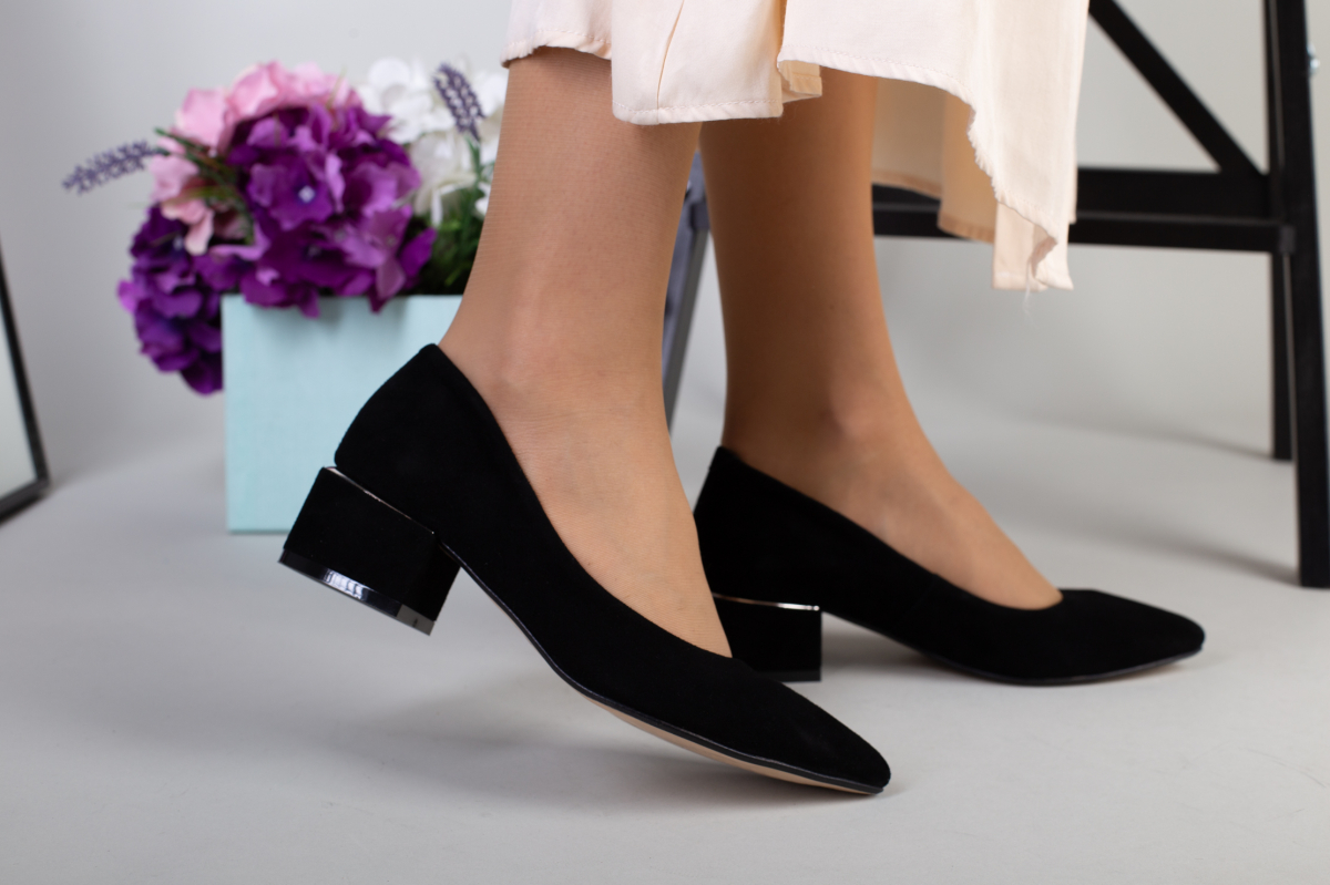 

Туфли женские велюровые LuxuryShoes 4705-1/40 Черные