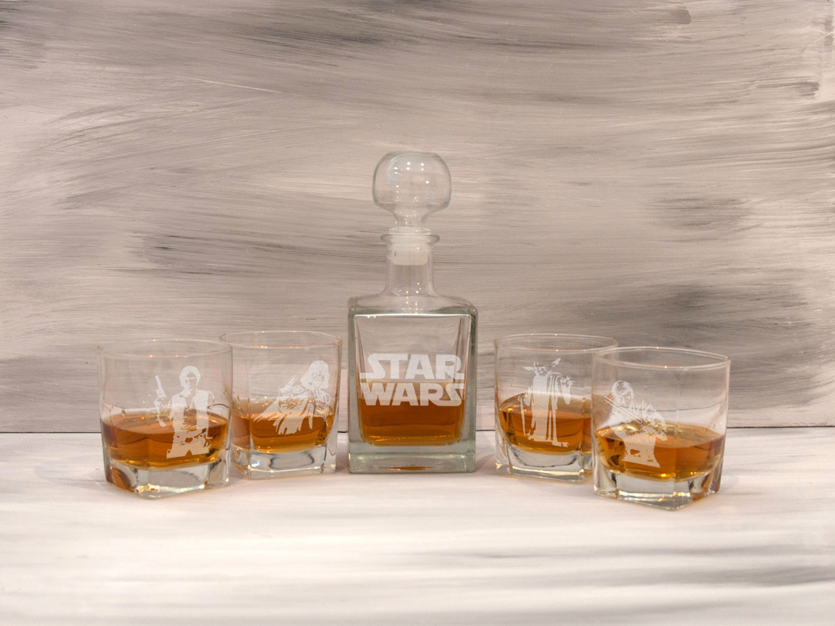 

Подарочный набор с символикой "Star Wars" графин + 4 стакана WOODPRESENT