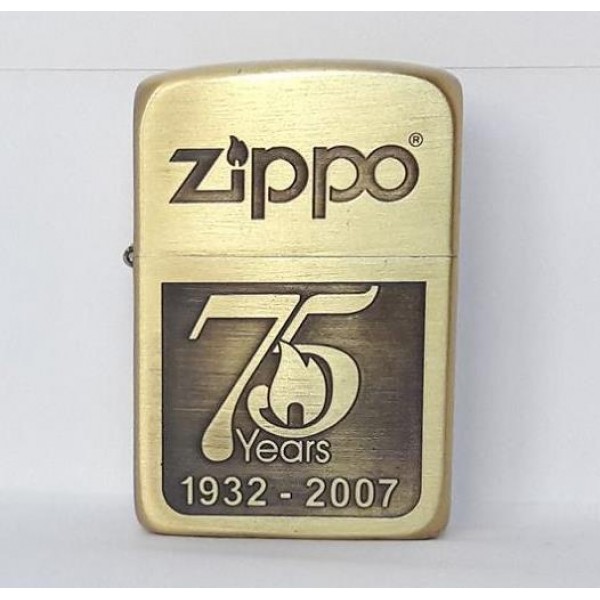 

Зажигалка бензиновая ZIPPO 75 Years