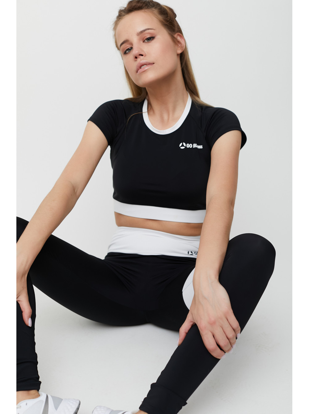 

Костюм для фитнесса 90029 GO fitness черный с белым 50-52