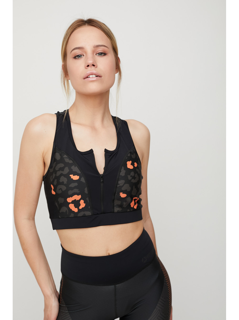 

Топ 9-20020 GO fitness черный 46-48