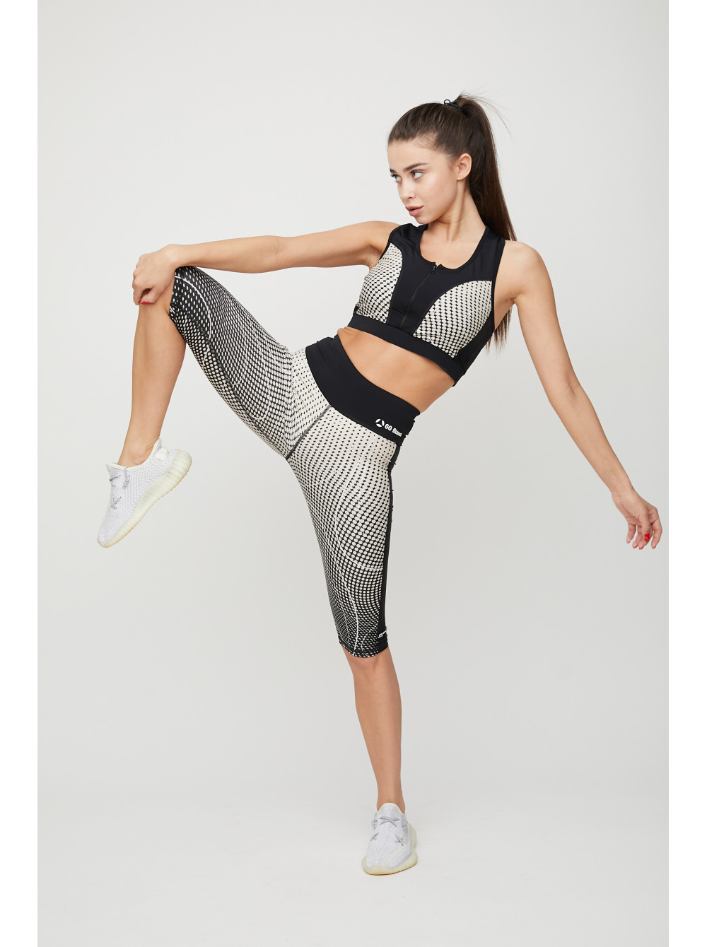 

Костюм для фитнесса 90023 GO fitness черный с белым 42-44
