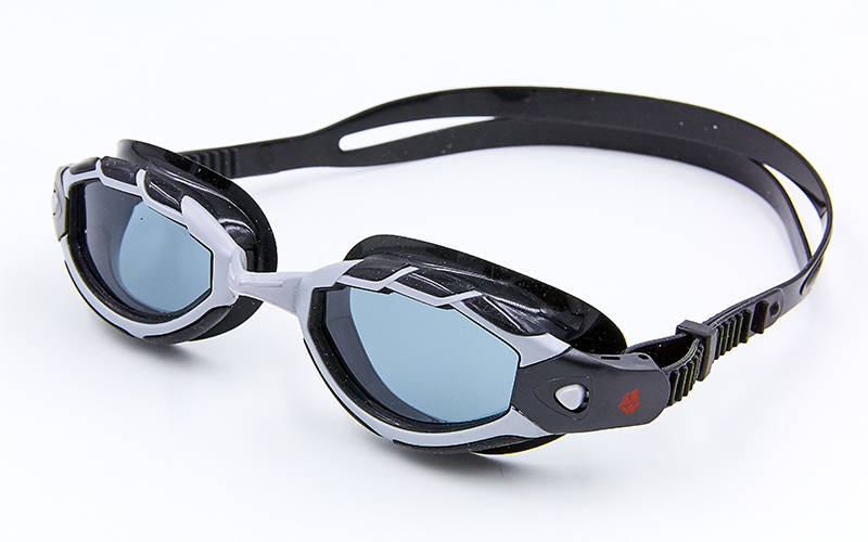 

Очки для плавания MadWave SHARK M043107черный (PL000184)
